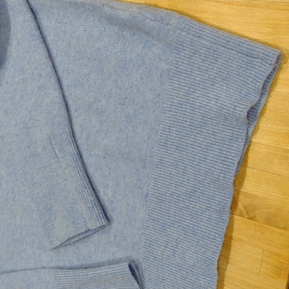 Banana Republic Women's Blue Sweater - Picture 5 of 10